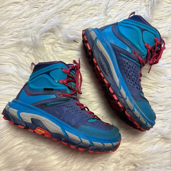 Hoka Shoes - HOKA Tor ultra hi RARE high top athletes boots